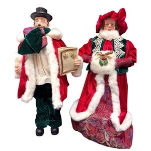 RARE Vintage Festive Holiday Caroler Figurines Man & Woman in Red/Green EUC